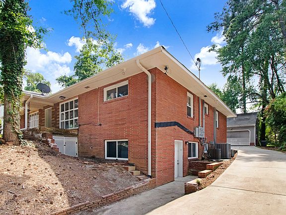 Private entrance on the right side