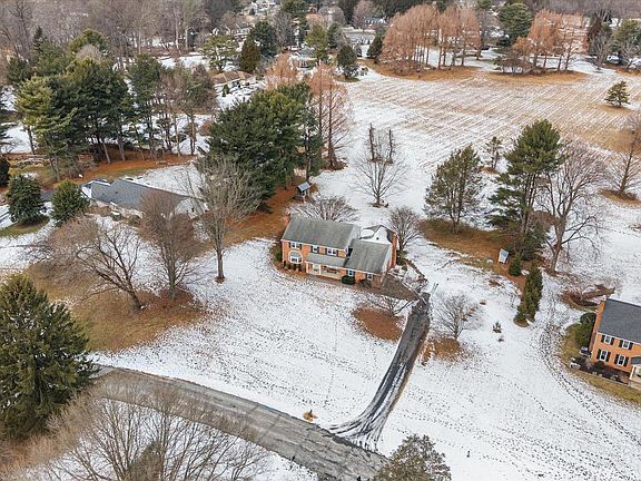 3rd image of 24 Turkey Hollow Rd