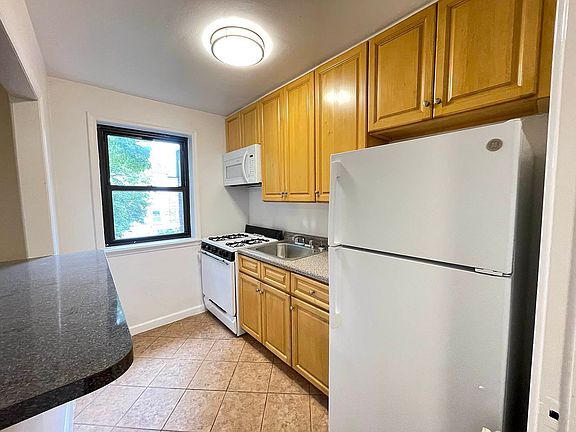 4th image of 20-12 20th St #2G