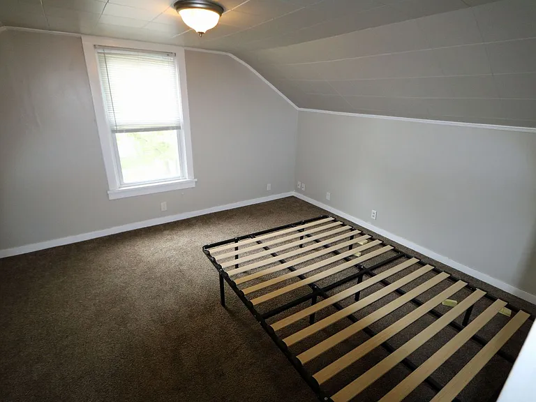 910 Court St — Photo 11