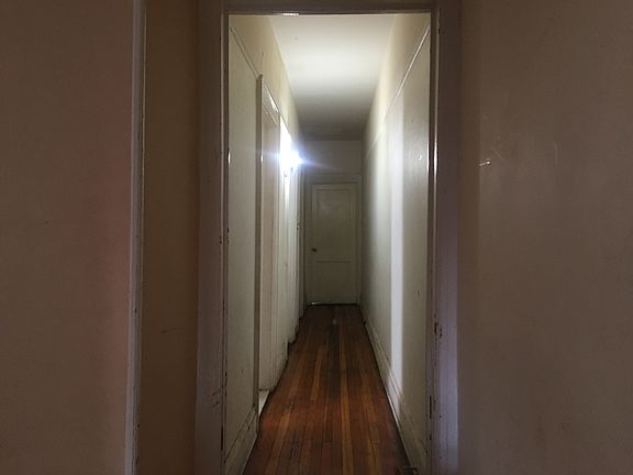 3rd image of 10142 114th St