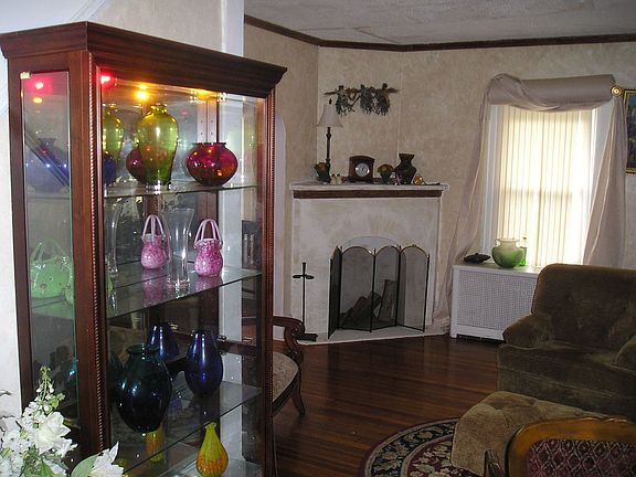 3rd image of 1474 Pleasant Valley Way