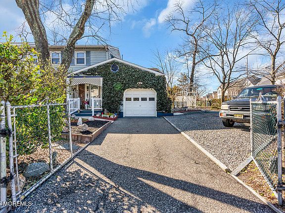 4th image of 304 E 7th Street