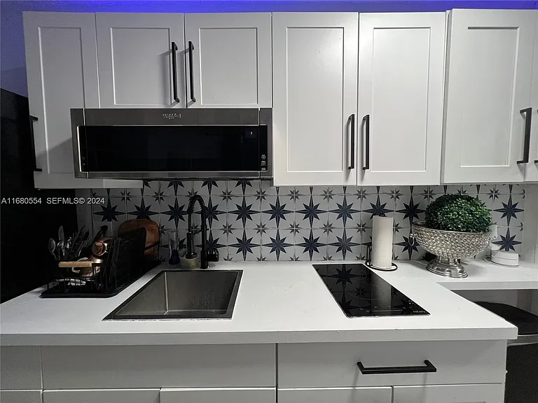 2425 SW 26th Ln #B — Photo 2