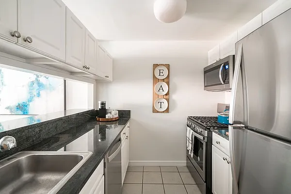 Rented by Lisa Management | media 4