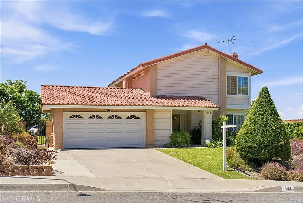 4 bed, 1756 sqft, $3,950 — Photo 1