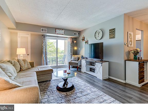 2nd image of 821 Governor House Cir #81