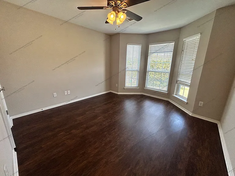304 Bordeaux Cir — Photo 11