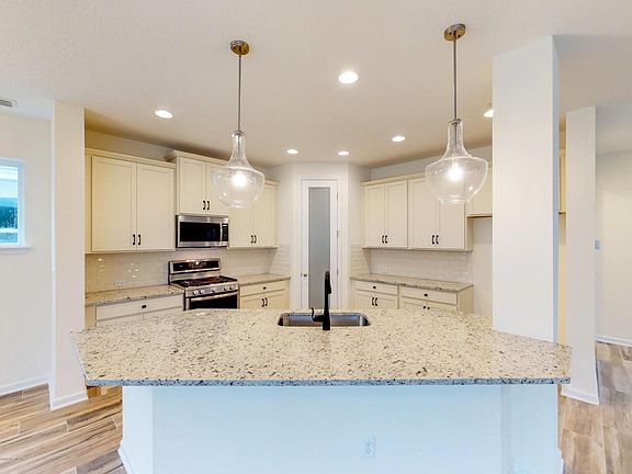 3rd image of 110 Vista Lake Cir