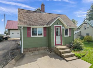 514 Maple Dr, Spring Grove, MN 55974