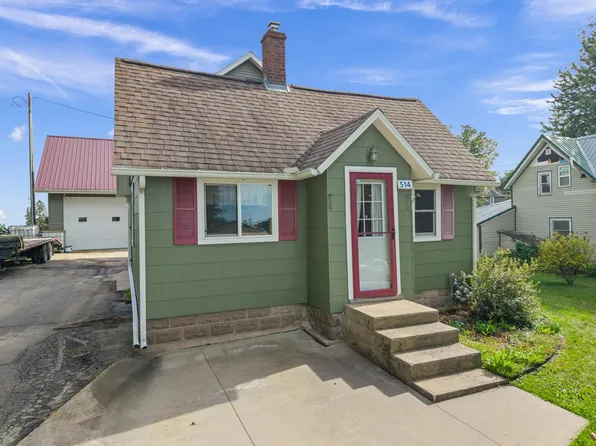 514 Maple Dr, Spring Grove, MN 55974