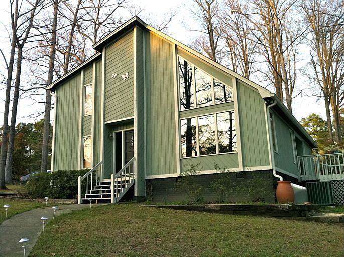 Soaring 2 story home with freshly painted exterior