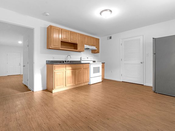2nd image of 614 Bond St