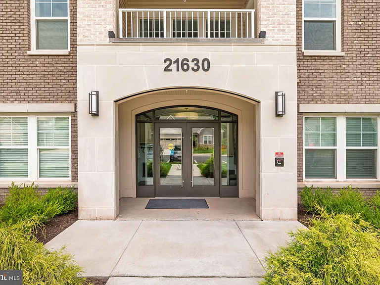 21630 Hawksbill High Cir #405 — Photo 4
