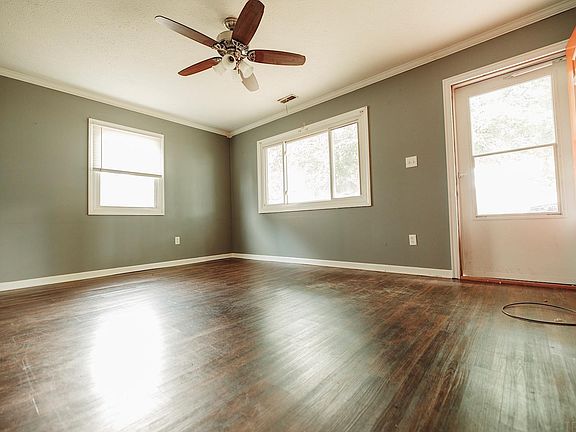 4th image of 221 S Brook Ave