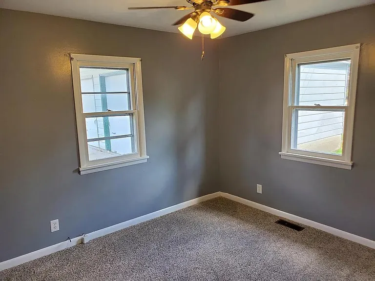 112 W Summitville St — Photo 3
