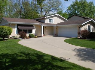 907 N Marsha Dr, Palatine, IL 60067