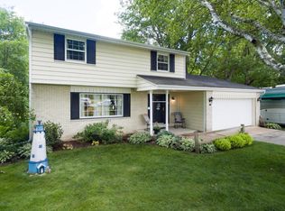 898 Granville Rd, Cedarburg, WI 53012