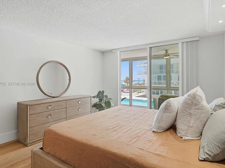 5401 Collins Ave #102 — Photo 12