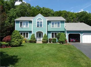 8 Amy Ln, Cromwell, CT 06416