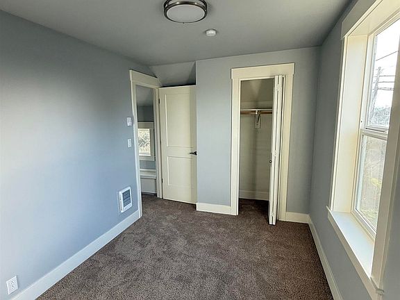 3rd image of 842 E St