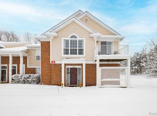 16899 Dover Dr, Northville, MI