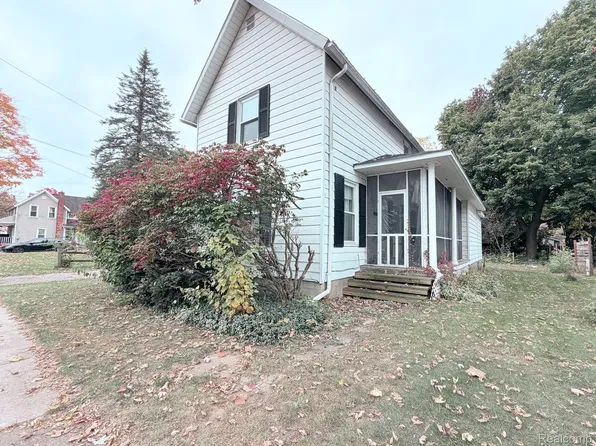 106 Cogshall St, Holly, MI 48442