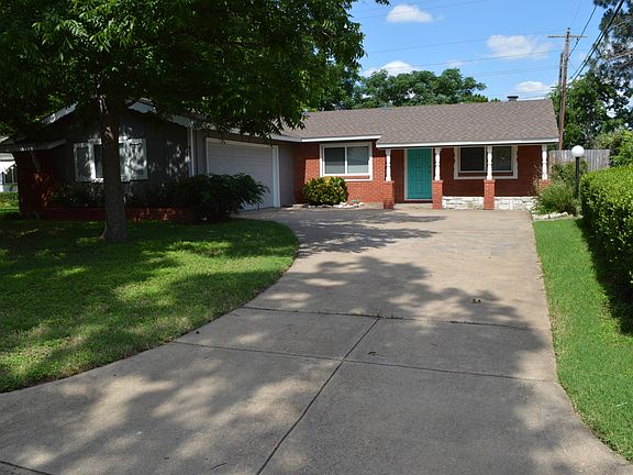 2nd image of 415 Buffalo Dr