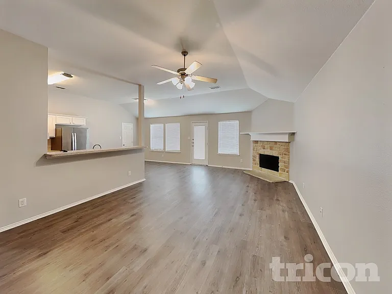 1584 Sandhurst Dr — Photo 4