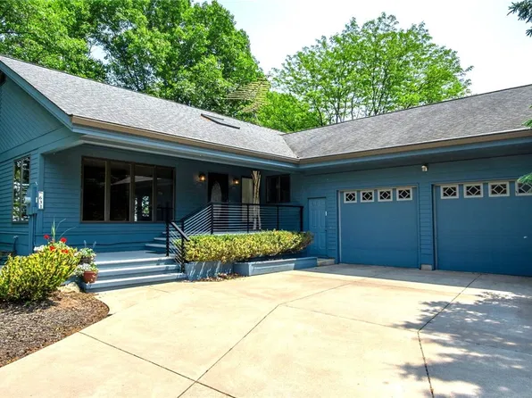 631 Grandview Court, Menomonie, WI 54751