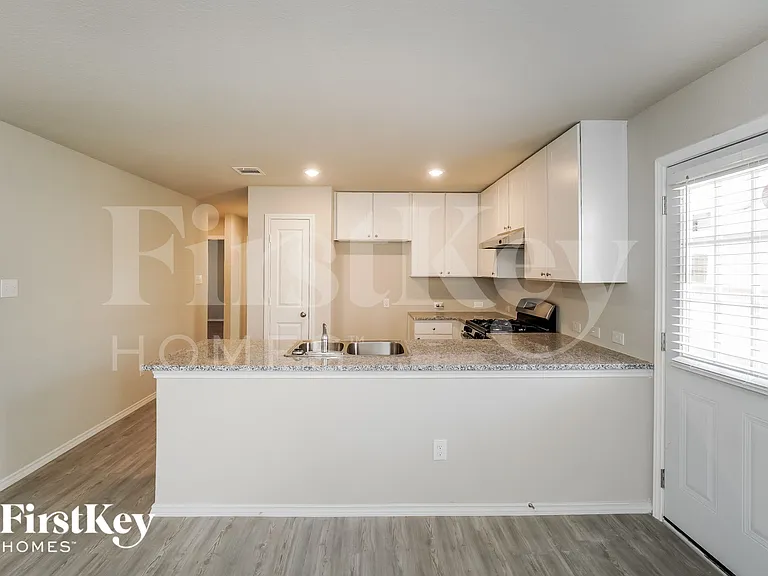 9211 Griffith Run — Photo 6