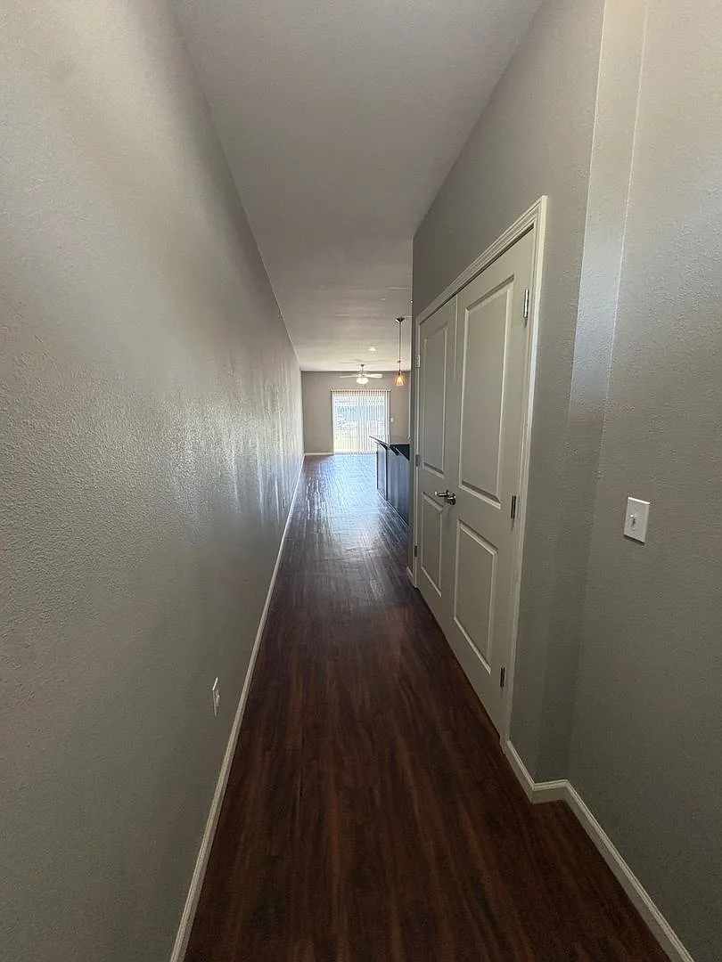 1200 W Walnut Street — Photo 2