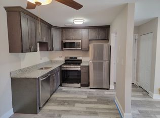 9S101 Lake Dr BUILDING 104-22, Willowbrook, IL 60527