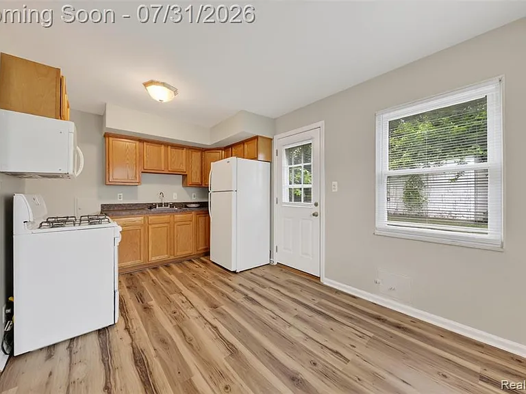 360 Parkview Dr — Photo 7