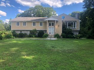103 Sherburn Cir, Weston, MA 02493