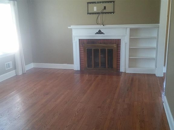 3rd image of 12 Brewster Dr