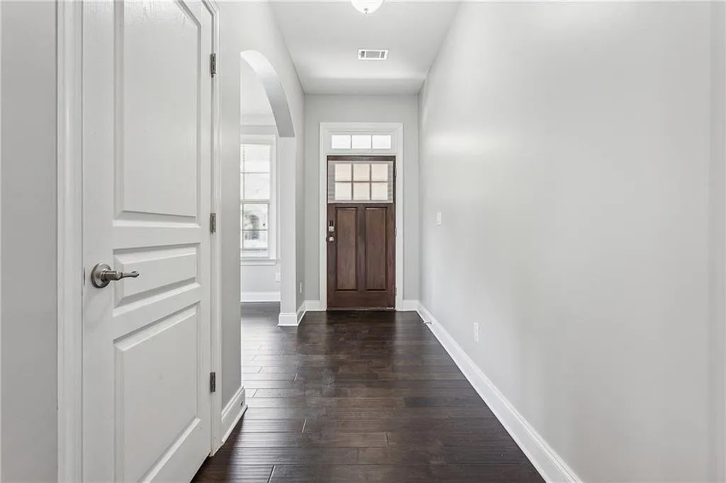 4 bed, 4.5 bath, 3347 sqft, $4,250 — Photo 3