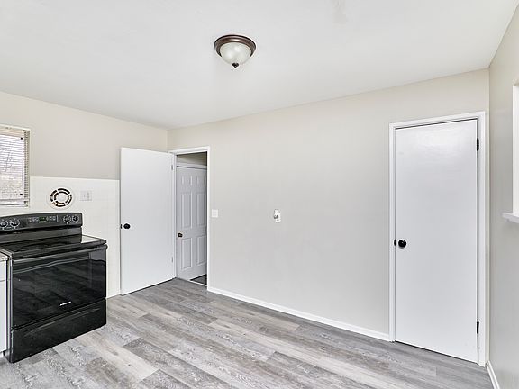 5th image of 11711 Bridgevale Ave