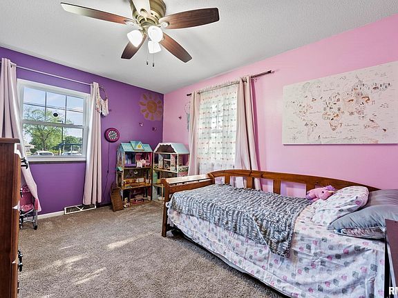3rd image of 402 NW 6th St