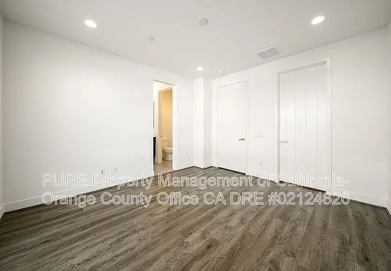 661 W 17th St — Photo 37