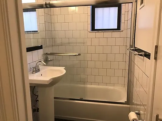 Rented by Zikos Realty Services | media 2
