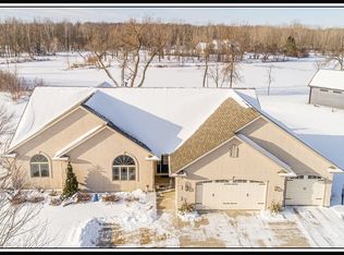 W9282 Hunters Rd, Hortonville, WI 54944