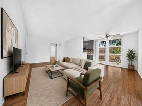 9030 Harratt St., 00521