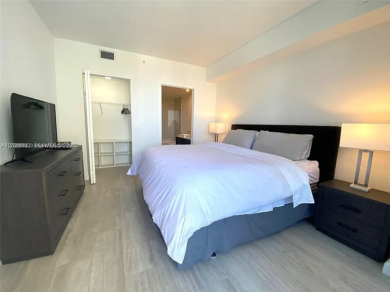 55 SW 9th St #3001 — Photo 11