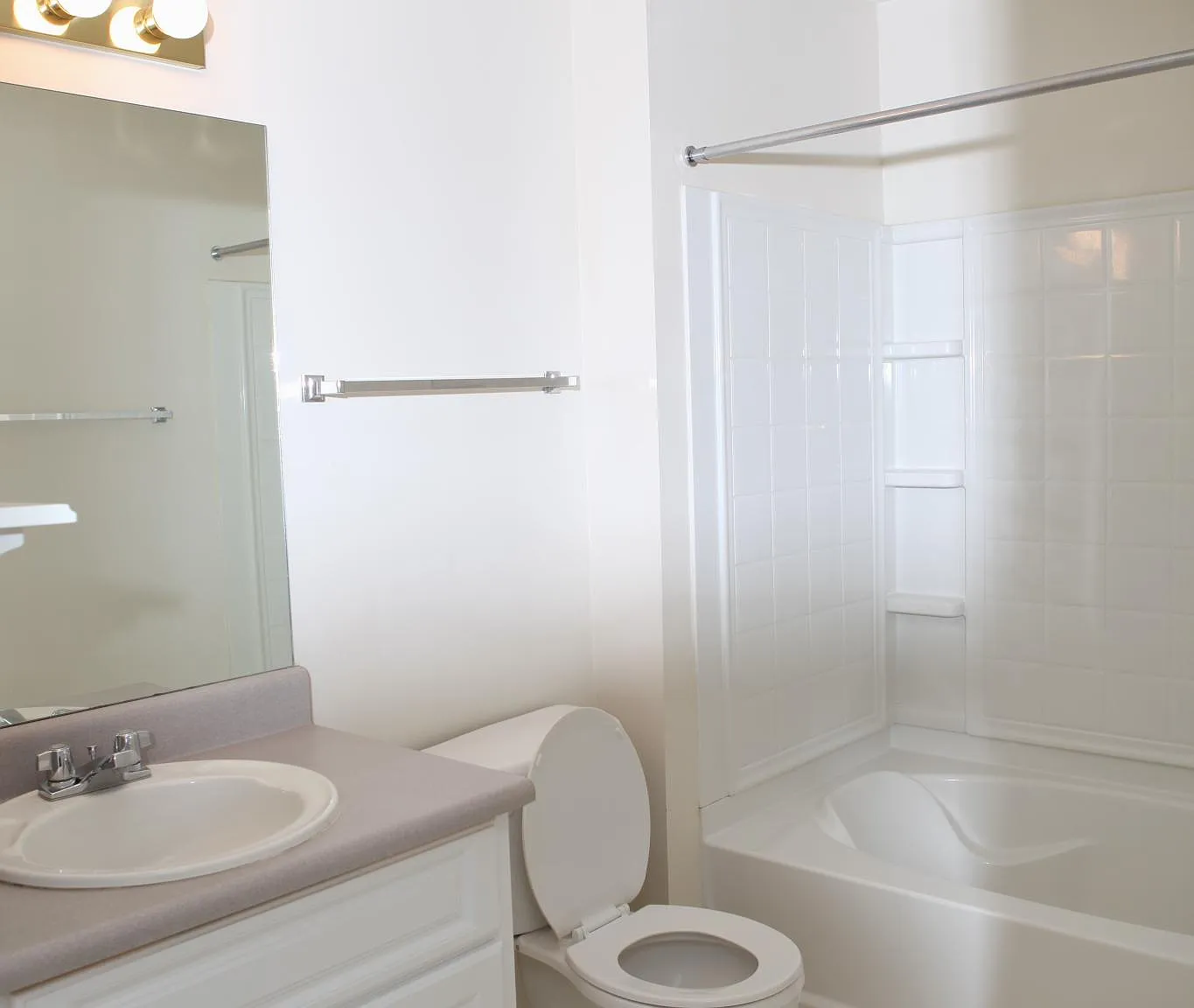 1 bed, 856 sqft, $1,400 — Photo 3