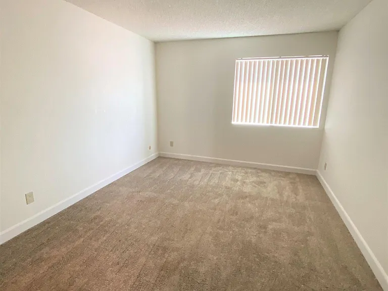 Anniversary Apartments — Photo 17