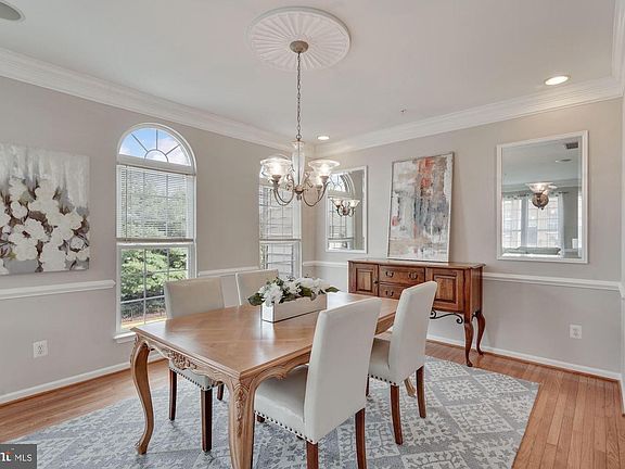 5th image of 22622 Welborne Manor Sq