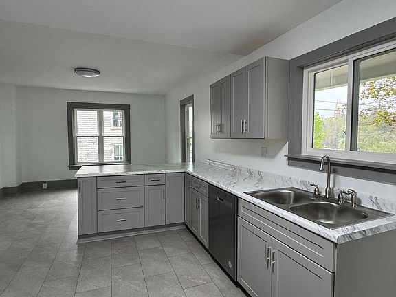 5th image of 439 Madison Ave