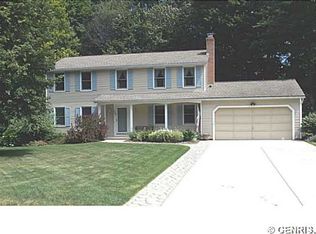 659 Finchingfield Ln, Webster, NY 14580