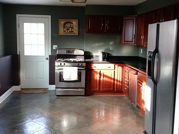 Kitchen w/ stainless appliances